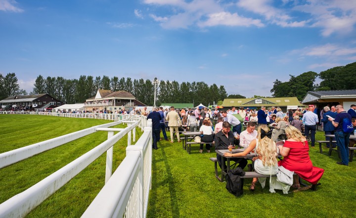 Crowds and grandstands