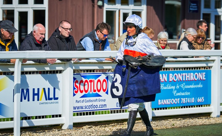 Parade ring advertising